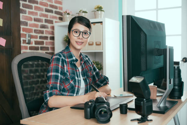 istock photographer woman right sitting on working desk 847203788