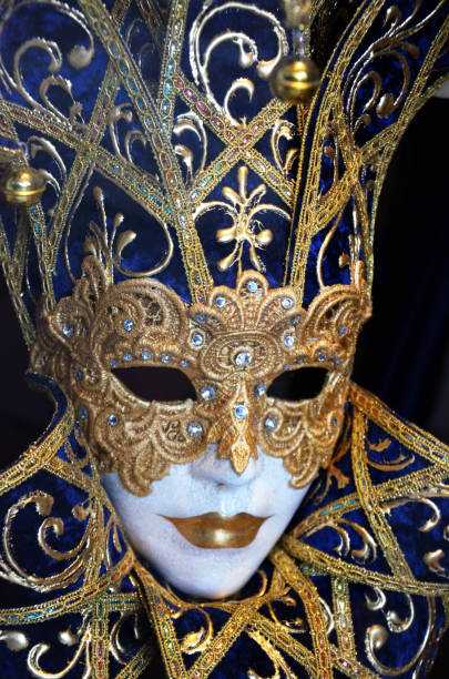 masques de carnaval - holiday halloween holidays and celebrations basket photos et images de collection