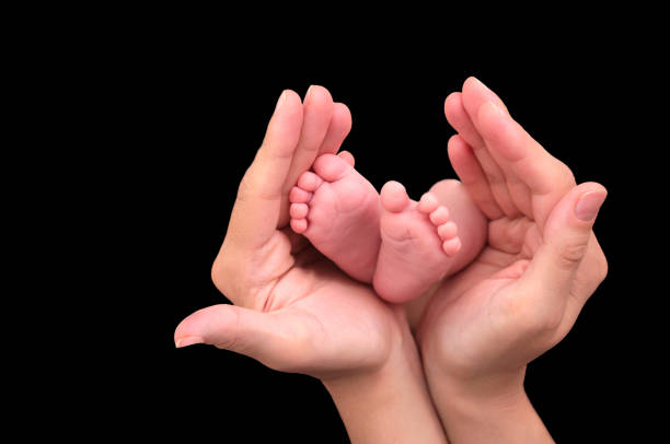 istock Baby foot in mother hands 847248574