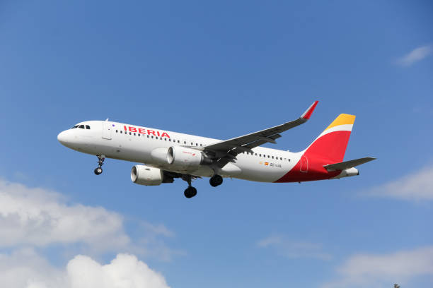 iberia airlines airbus a320 - península ibérica fotografías e imágenes de stock