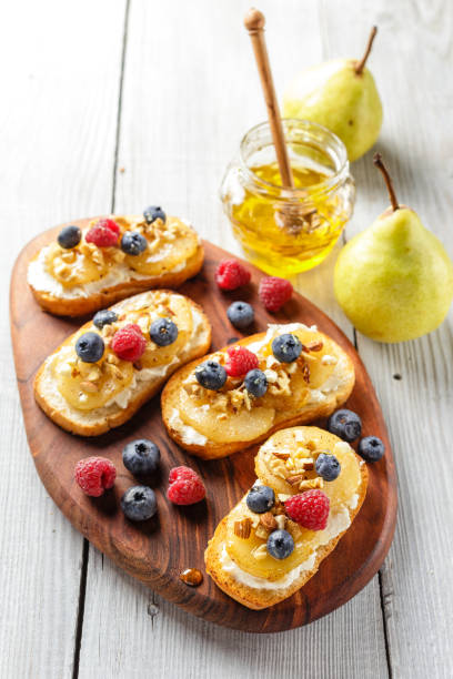 istock Toasts with pear, cream cheese, nuts and honey. 847287998