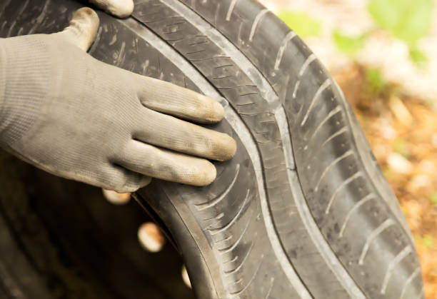 istock Flat Car´s Tire 847312380