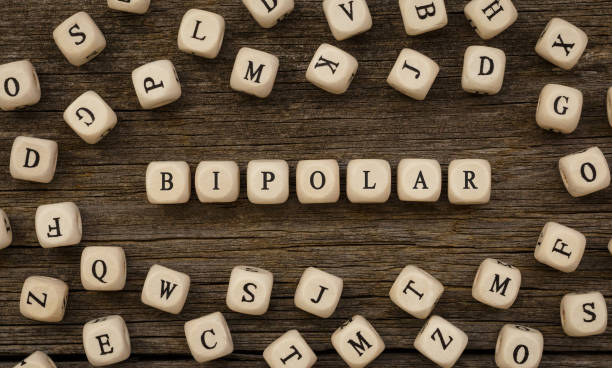 bipolar wort geschrieben auf holz-block - mental health professional mental illness change changing form stock-fotos und bilder