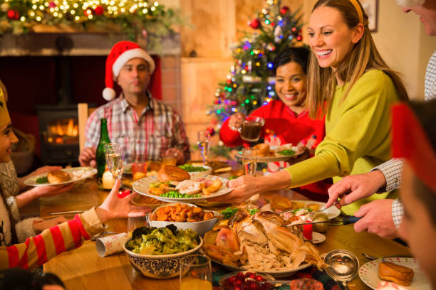 istock Family Christmas Dinner 847326332
