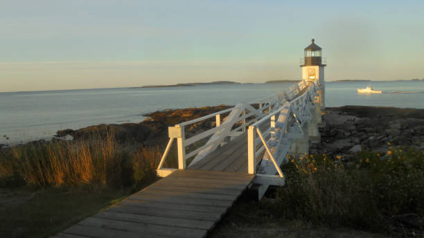 faro di marshall point all'alba - sea new england marshall point lighthouse lighthouse foto e immagini stock