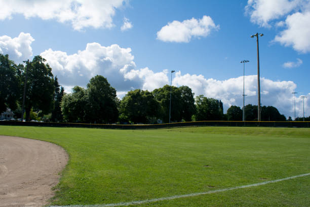 woodland park outfield - field baseball grass sky imagens e fotografias de stock