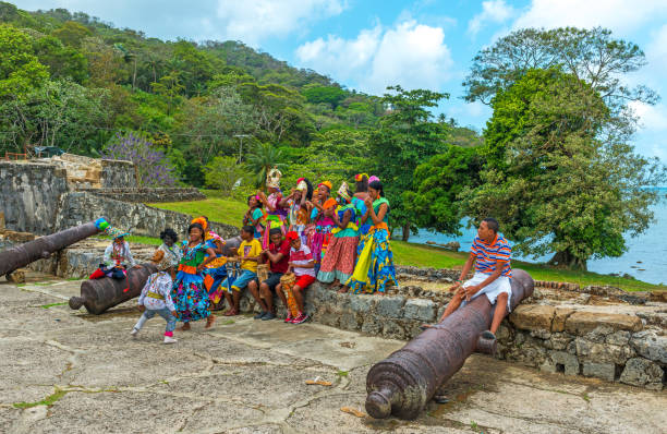 panama congo danse à portobelo - traditional dancing photos et images de collection