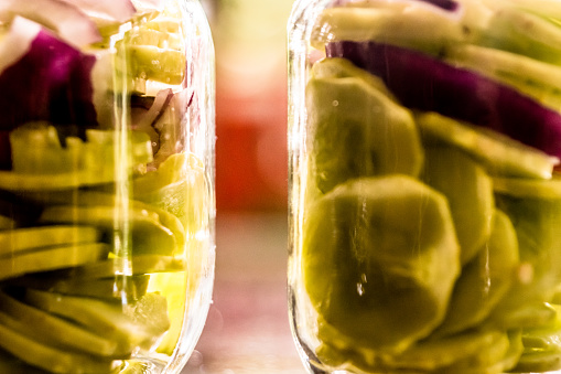 Pickle jar for marinade