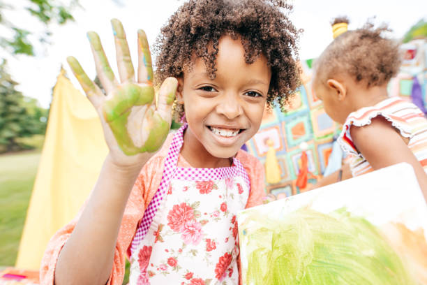 istock Outdoor art lesson for kids 847534924