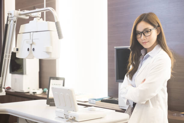 istock beauty woman optometrist 847551124
