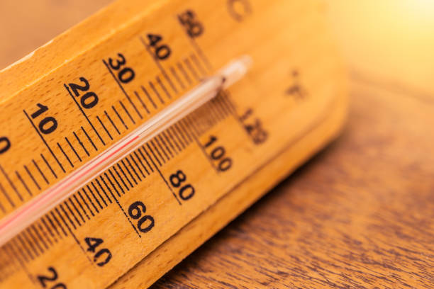 따뜻한 색조와 더운 날 여름 개념 근접 촬영 온도계 - heat heat wave thermometer summer 뉴스 사진 이미지