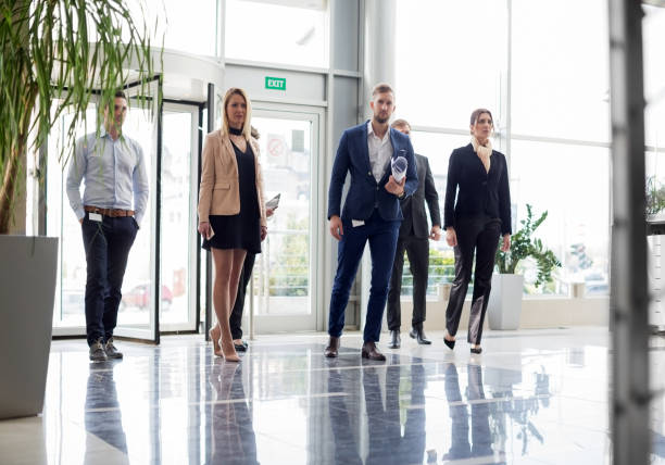 istock Business people enetering lobby 847577028