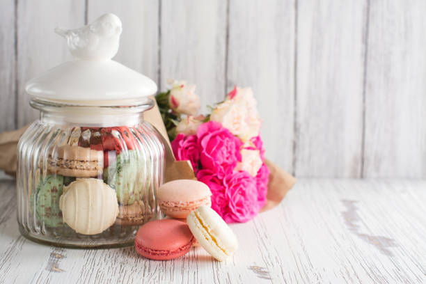 biscotti e fiori di macarons francesi - pipe organ foto e immagini stock