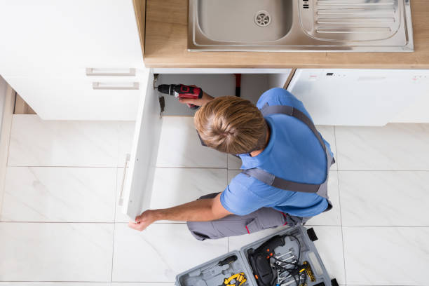 istock Man In Overall Repairing Cabinet 847605572