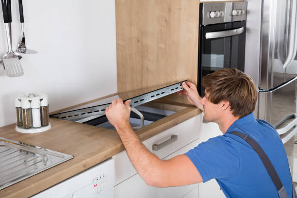 istock Man In Overall Installing Induction Stove 847607872