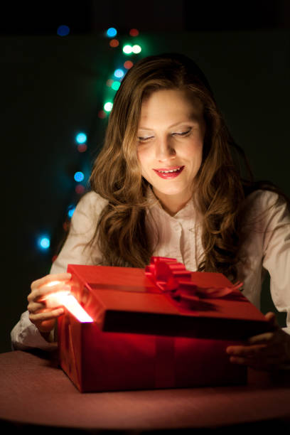 istock The girl opens the Christmas gift 847632668