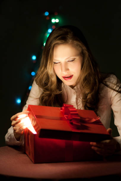 istock The girl opens the Christmas gift 847632682