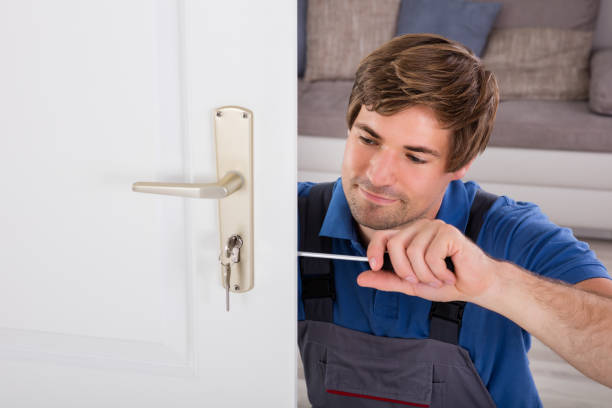 istock Handyman Fitting A New Door 847637244