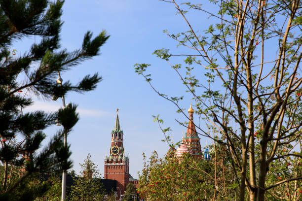 istock Moscow Kremlin and Saint Basil Cathedral 847640842