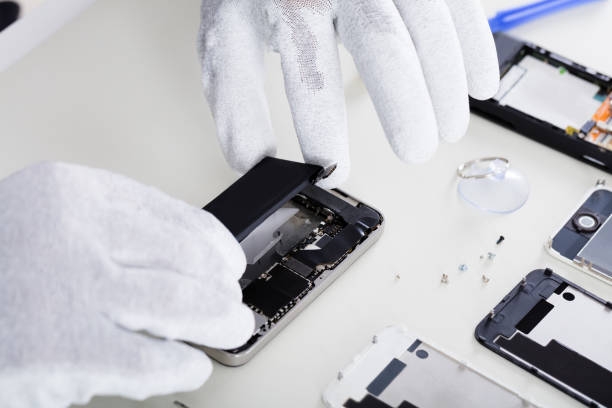 istock Person's Hand Repairing Cellphone 847641372