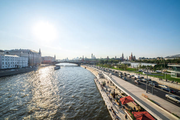 istock View of Moskva river and Kremlin from new floating bridge in Zar 847645354
