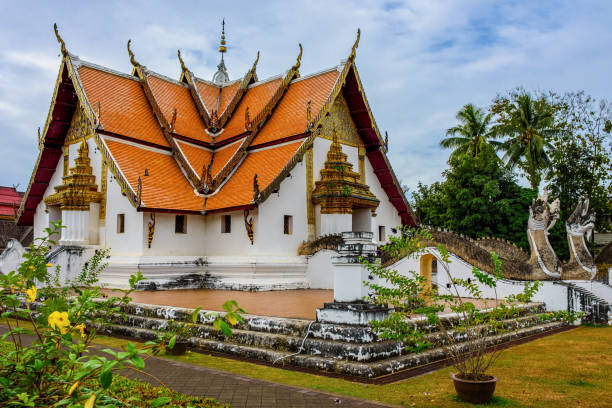 phu mintr templo na província de nan, tailândia - phumin - fotografias e filmes do acervo