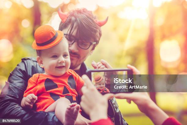 Halloween Für Familien Stockfoto und mehr Bilder von Bühnenkostüm - Bühnenkostüm, Familie, Halloween