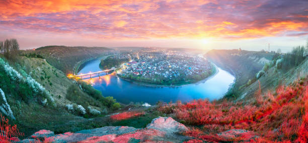 istock Zaleshiki - Horseshoe Dniester 847731234