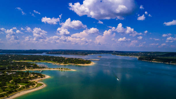 istock Gorgeous Scenic View across The Lake 847734142