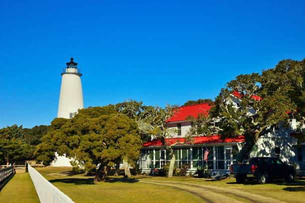 Ocracoke Island Lighthouse II This is the ocracoke lighthouse located on ocracoke island, a part of the cape hatteras national seashore, a a clear day with a brilliant blue sky ocracoke lighthouse stock pictures, royalty-free photos & images