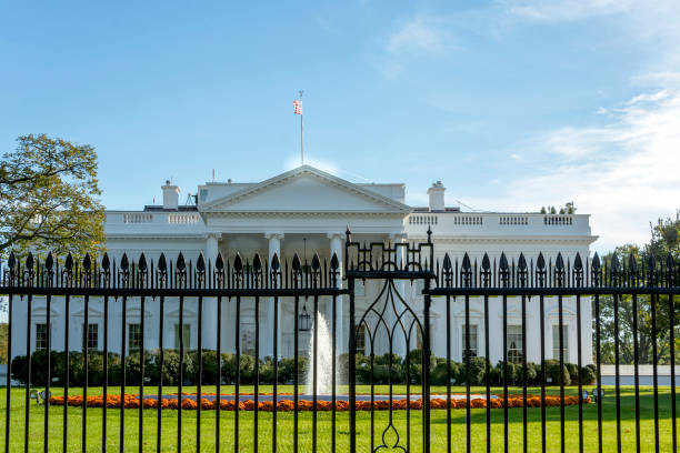 istock The White House behind the fence 847812332