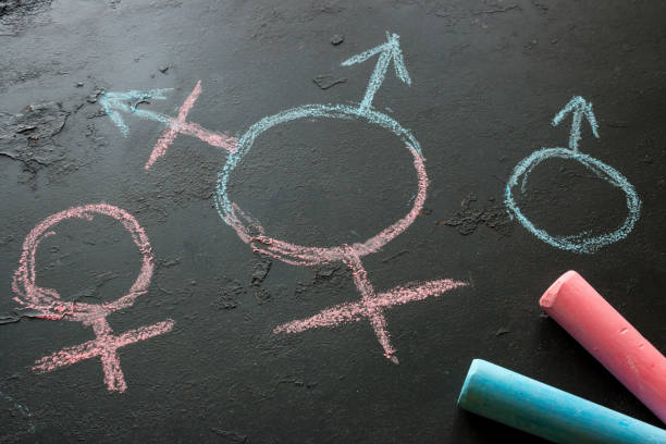 트랜스 젠더 여성 및 남성 성별 기호에 분필로 그린의 상징 - 성별 기호 뉴스 사진 이미지