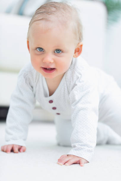 istock Baby on all fours 847899716