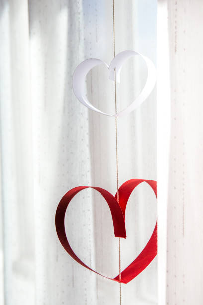istock Red and white paper hearts on white background 847918344
