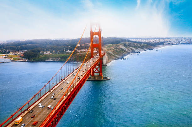 vista aérea da ponte golden gate - golden gate bridge san francisco county fog travel destinations - fotografias e filmes do acervo