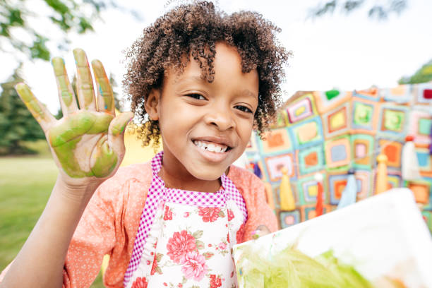 istock Outdoor art lesson for kids 847991772