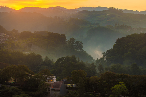 místico paisaje de la ciudad de bandung en la mañana photo