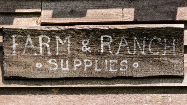 istock farm & ranch store wood sign 848078034