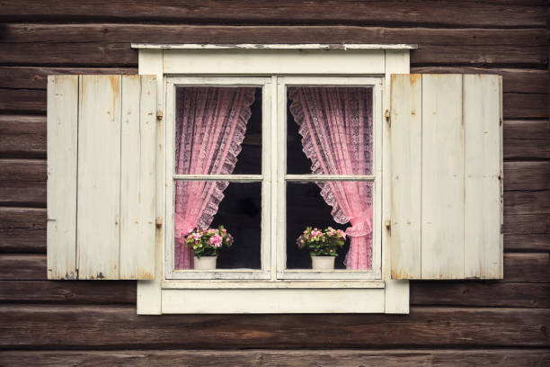 staroświeckie okno - shutter wood window europe zdjęcia i obrazy z banku zdjęć