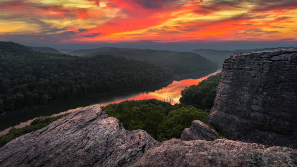 atardecer de verano escénico, montañas apalaches - great appalachian valley fotografías e imágenes de stock