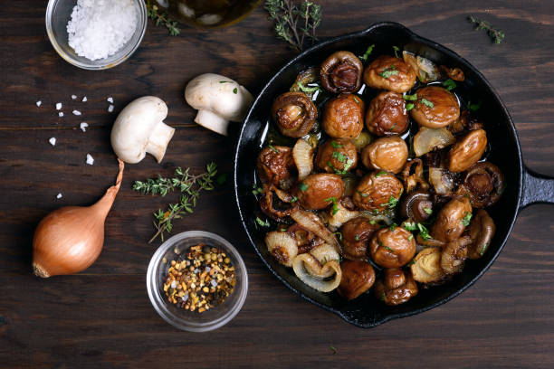 hongos frito - baked mushrooms fotografías e imágenes de stock