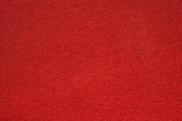 rojo fieltro tabla superficie extremal cerca para arriba - felt fotografías e imágenes de stock