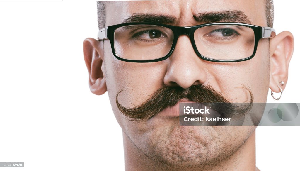Hombre joven con bigote de cerca - Foto de stock de Bigote manillar libre de derechos