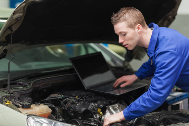 istock Car mechanic with laptop 848481560