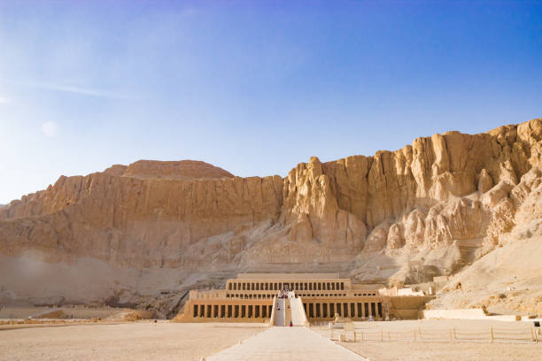 starożytna świątynia hatszepsut w luksorze, egipt - luxor africa archaeology architecture zdjęcia i obrazy z banku zdjęć