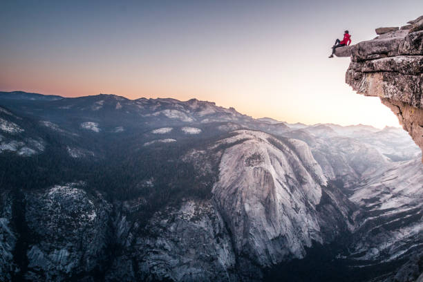 challenge your limits - leadership risk cliff mountain climbing imagens e fotografias de stock