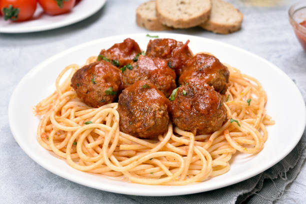 istock Spaghetti with tomato sauce and meatballs 848646342