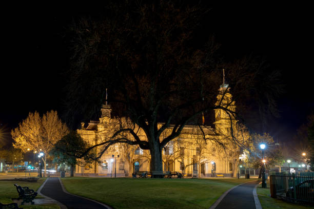 istock Bendigo Town Hall at night 848658808
