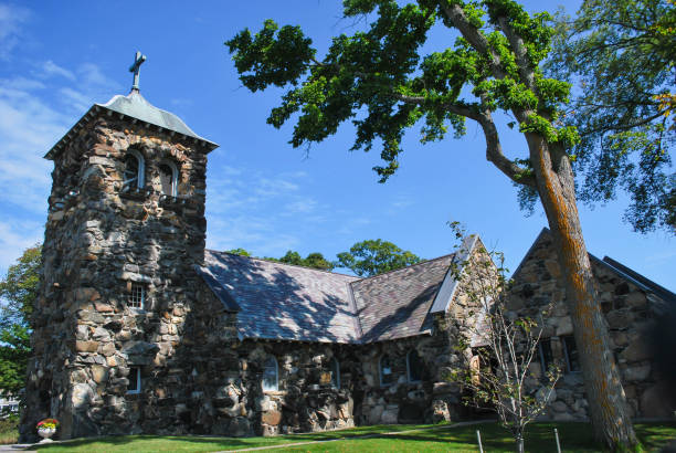 istock Church in New Englad 848667586