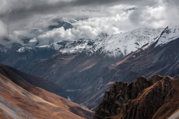 istock Valley on Annapurna circuit trek 848682554